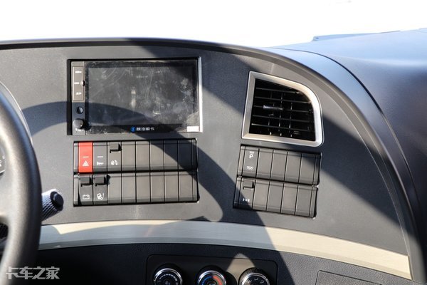 乘龙h5v4x2港口牵引车,豪沃tx-4x2港口牵引车