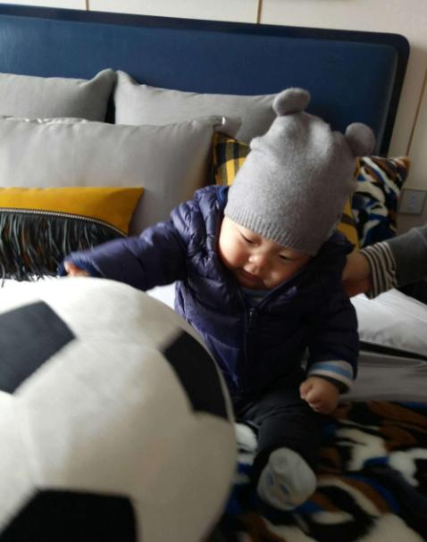 男童不慎把502胶水抹嘴巴胳膊上,孙子误食502胶水