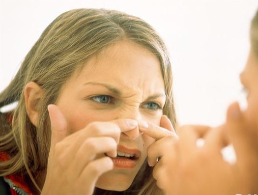 女人如何去黑头,女孩子别乱挤黑头