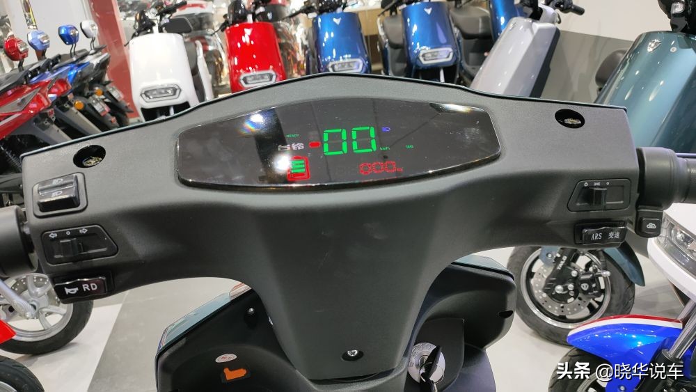 台铃新款72V电动车配6块32Ah天能电池，超大座桶，这价格贵吗？