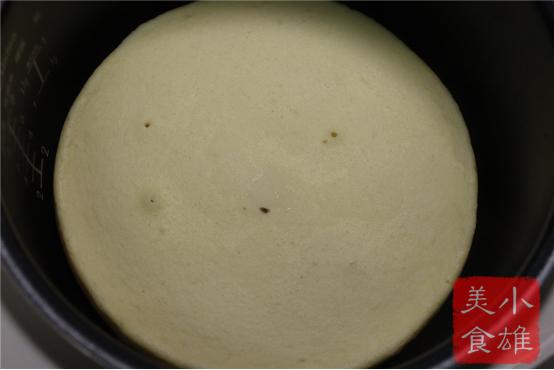 打发蛋清神器用矿泉水瓶制作的,用矿泉水瓶打发蛋清做蛋糕