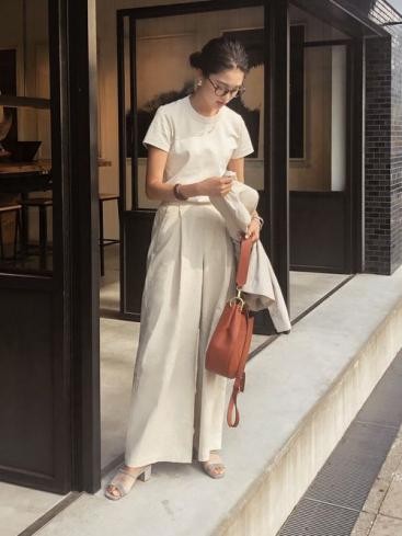 别人穿白T也时髦，为何自己穿像“睡衣”？这些搭配细节很重要
