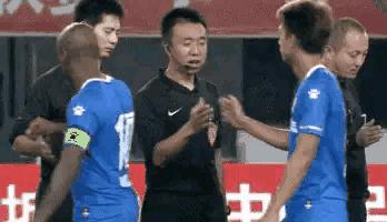 足球十大搞笑进球动图,国足足球搞笑gif高清图