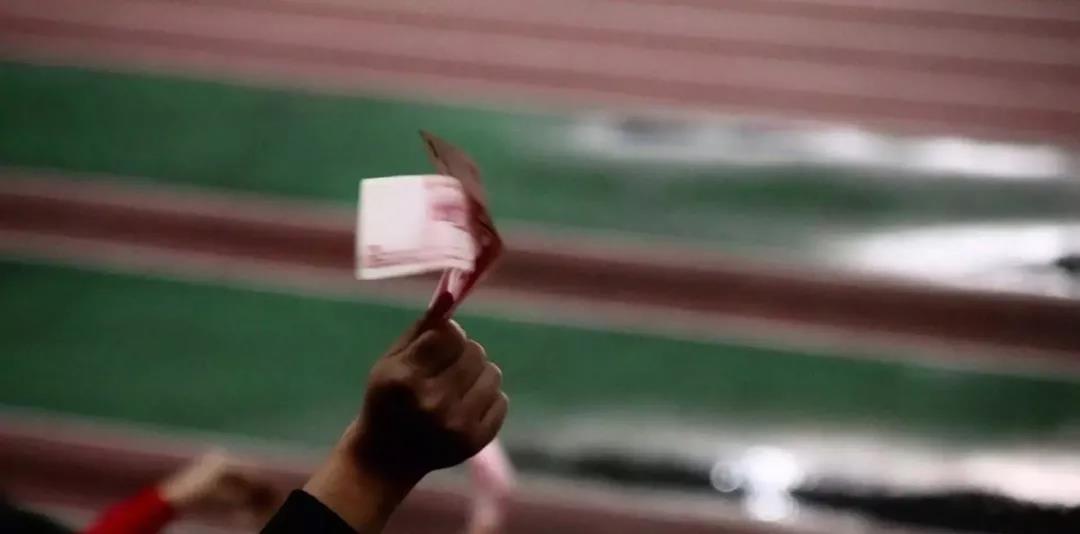 江苏苏宁主场0:3不敌上海上港,江苏苏宁足球全部比赛