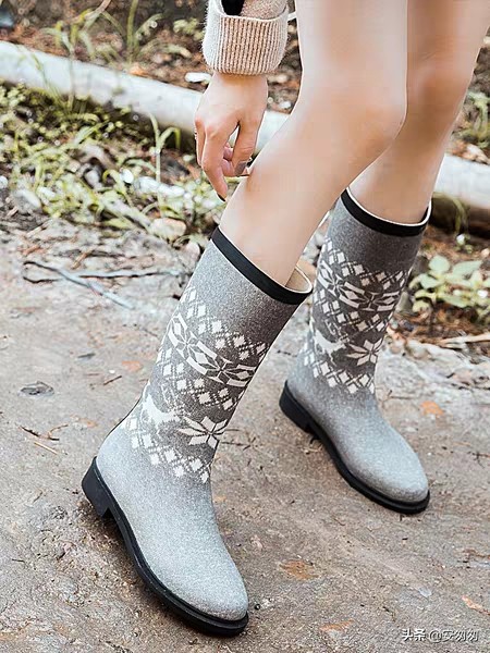 雨天什么鞋最好防水保暖,雨天穿什么鞋好舒适又保暖