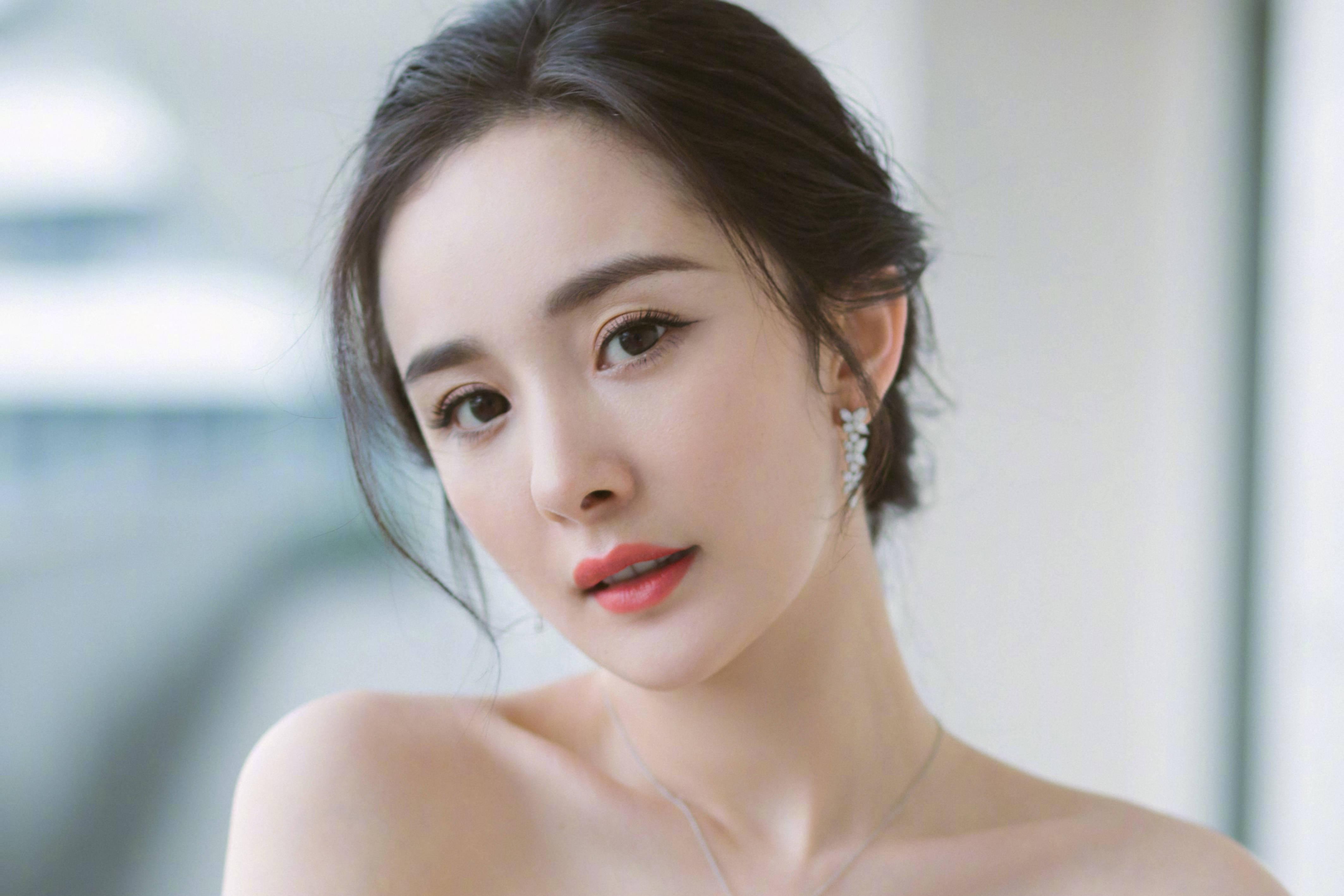 整容后的女明星老了,整容严重变性的女明星