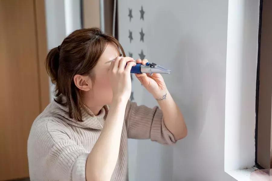 一下子吃了很多草莓,一下子吃了300g草莓