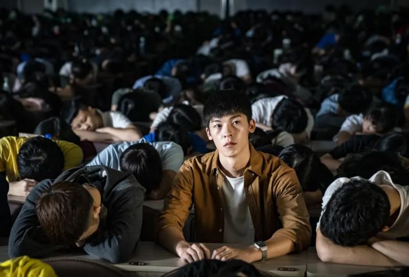 刺眼的光偏向的爱，《阳光普照》下无处可藏，亲情溢出是悲剧开始