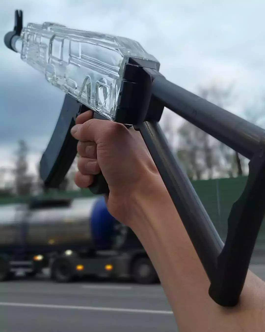 AK-47伏特加，千万别对口喝别人会认为你要自杀