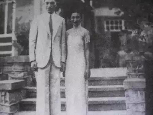 穿旗袍捉奸，86岁依然优雅，死后捐遗体，她才是中国最后一位贵族