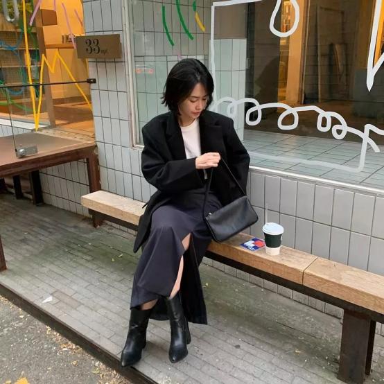 韩系穿搭女生秋冬素人,外套裙子今冬最in混搭