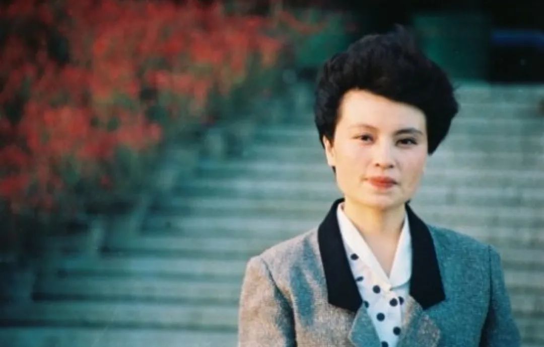 央视主播李瑞英儿子坠楼后续,央视主播李瑞英儿子坠楼后怎样了