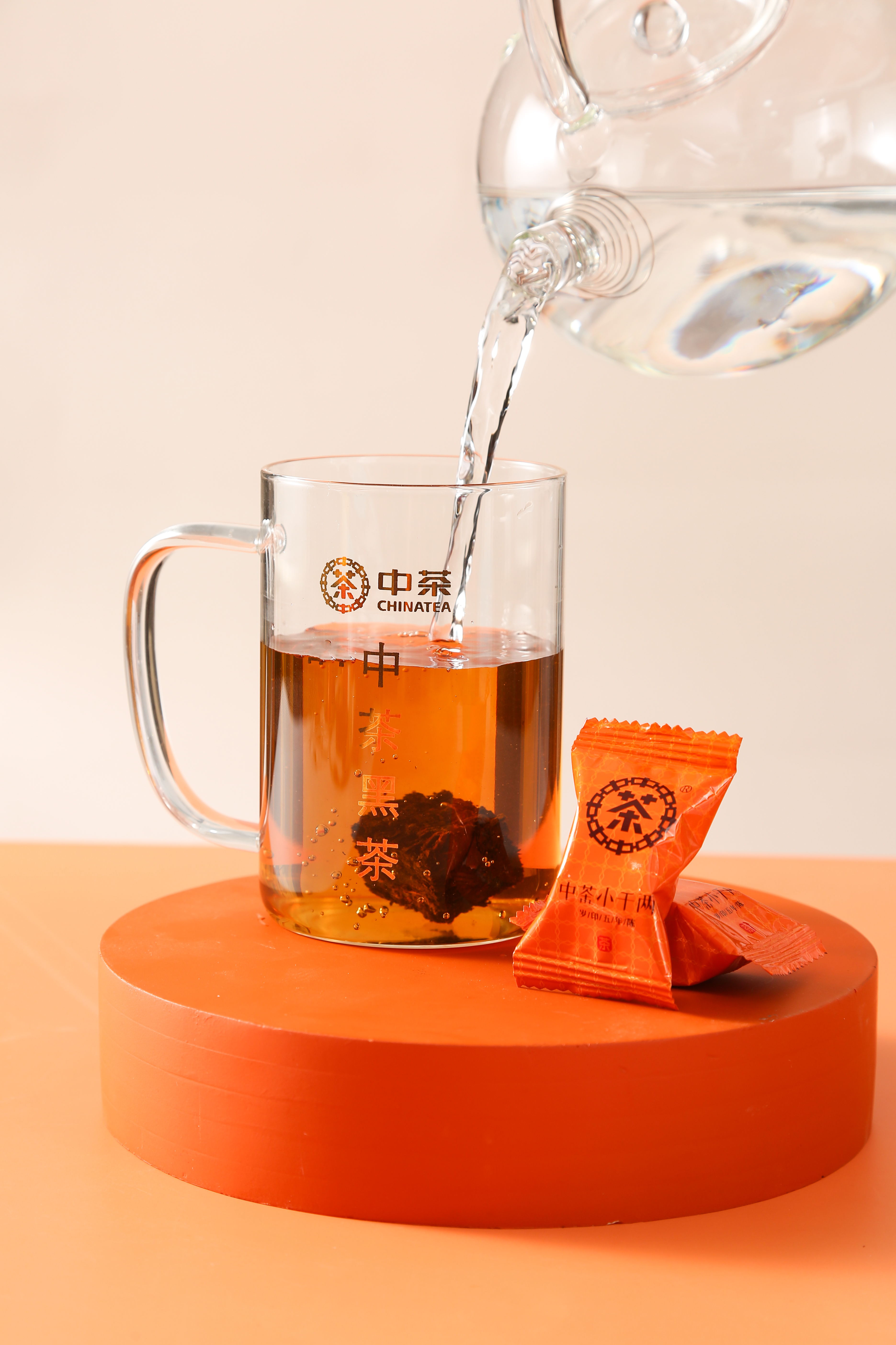 91年的中茶黑茶1700克价格,中茶黑茶小金花