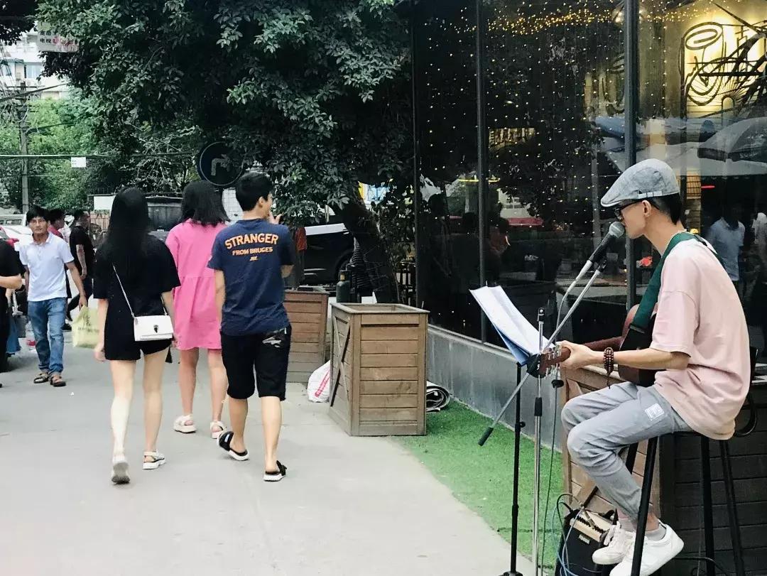 从钢管厂五区晃到莲花新区