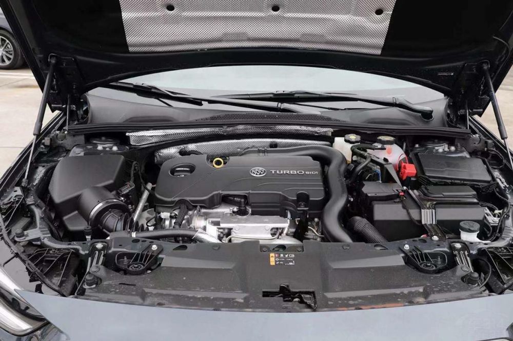 雅阁1.5t和君威1.5对比测试,动力不俗兼顾家用君威gs简评