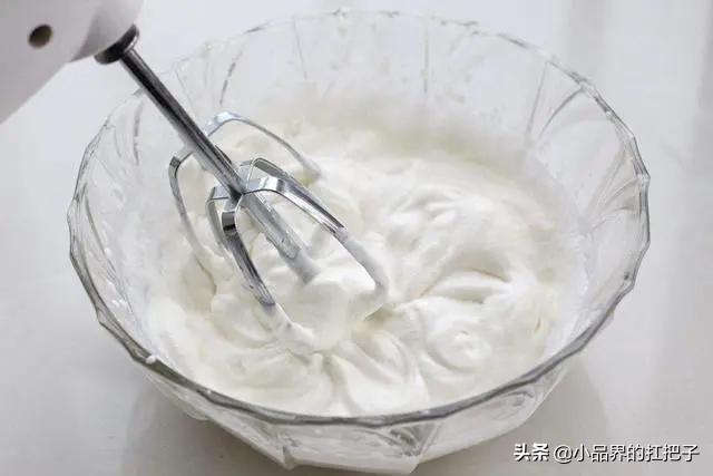 手动打蛋器如何快速打发蛋糕粉,自做蛋糕打蛋器用手动还是自动