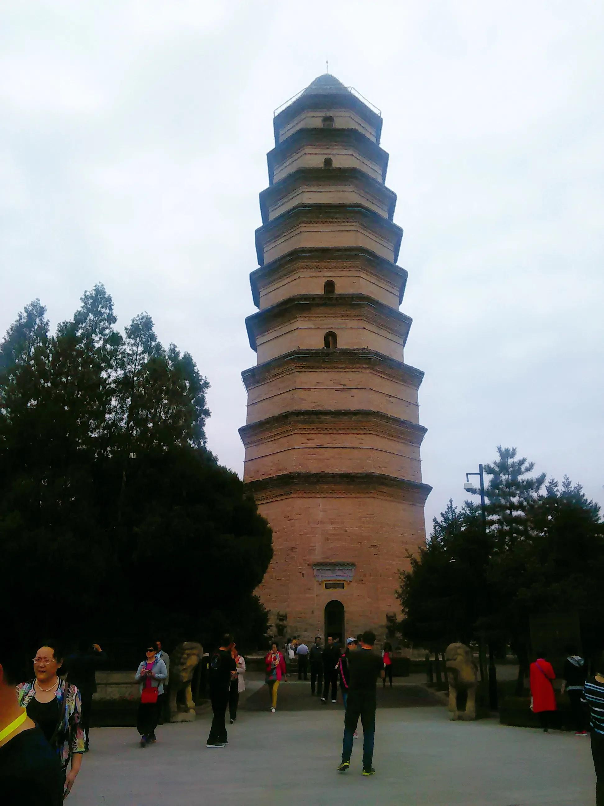 走进延安—登顶圣地宝塔山，感受安塞腰鼓山，游览佛道合一云台山