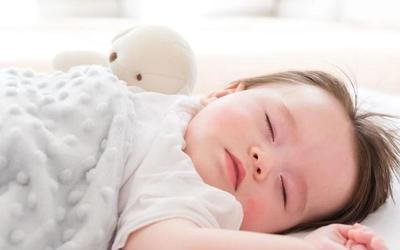 宝宝头一直偏一边怎么办,婴儿头喜欢偏向一侧该怎样纠正