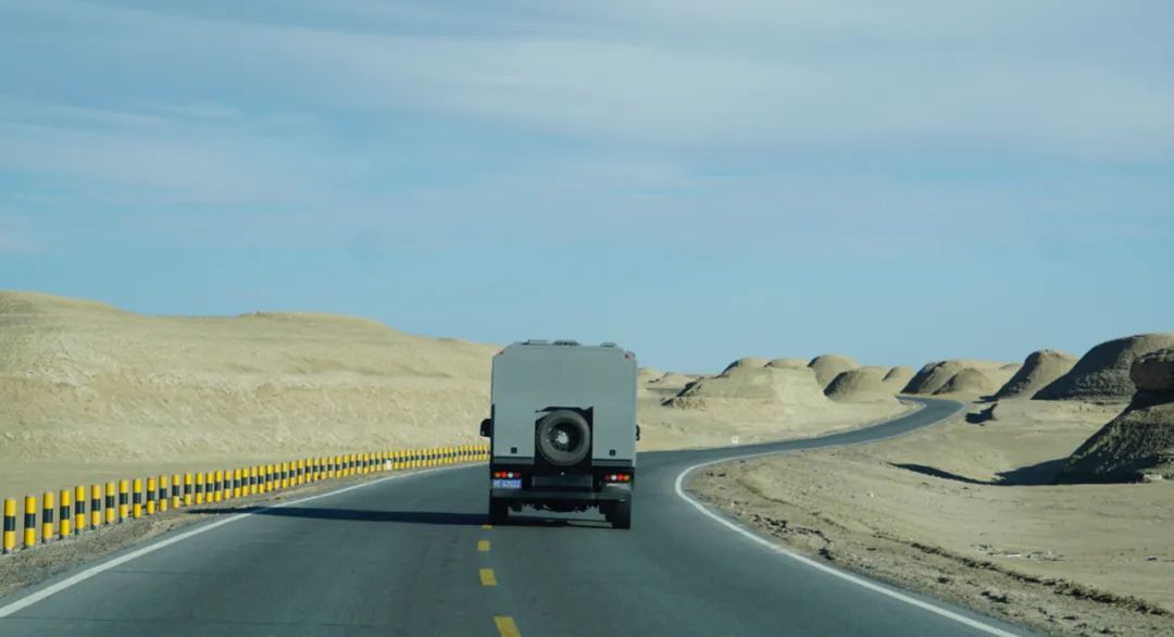茫崖艾肯泉夏季游攻略,青甘大环线艾肯泉