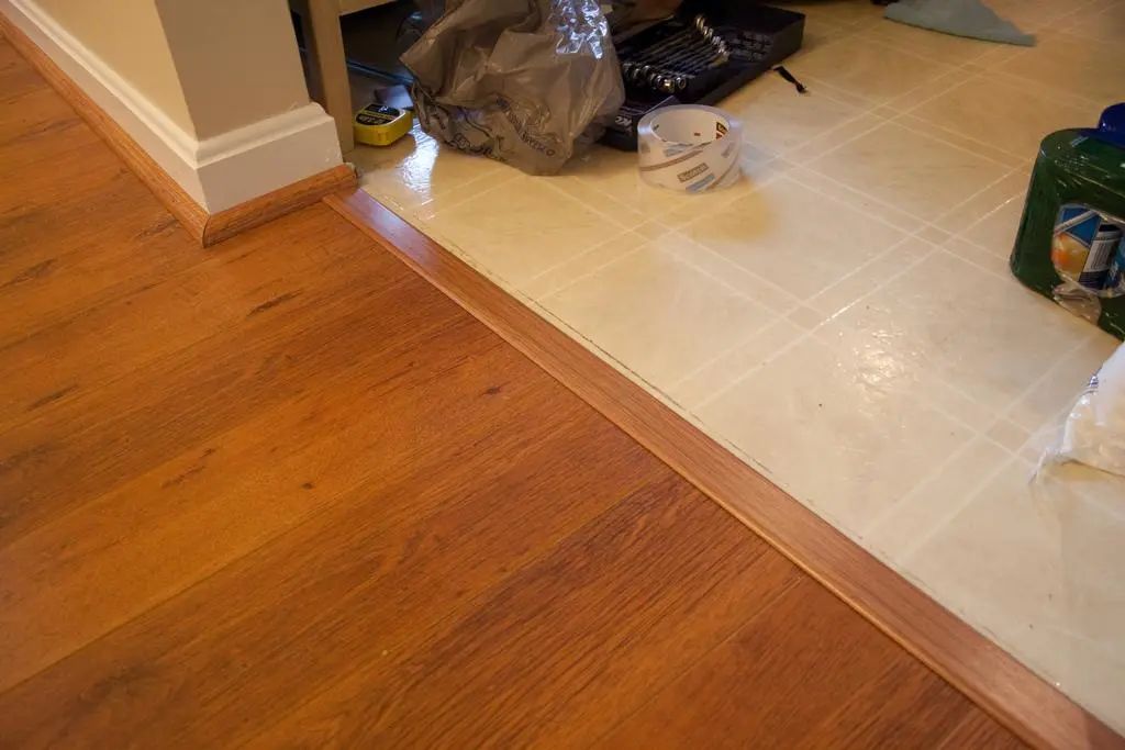 木地板与卫生间的高度差怎么解决,瓷砖与木地板高度落差3毫米