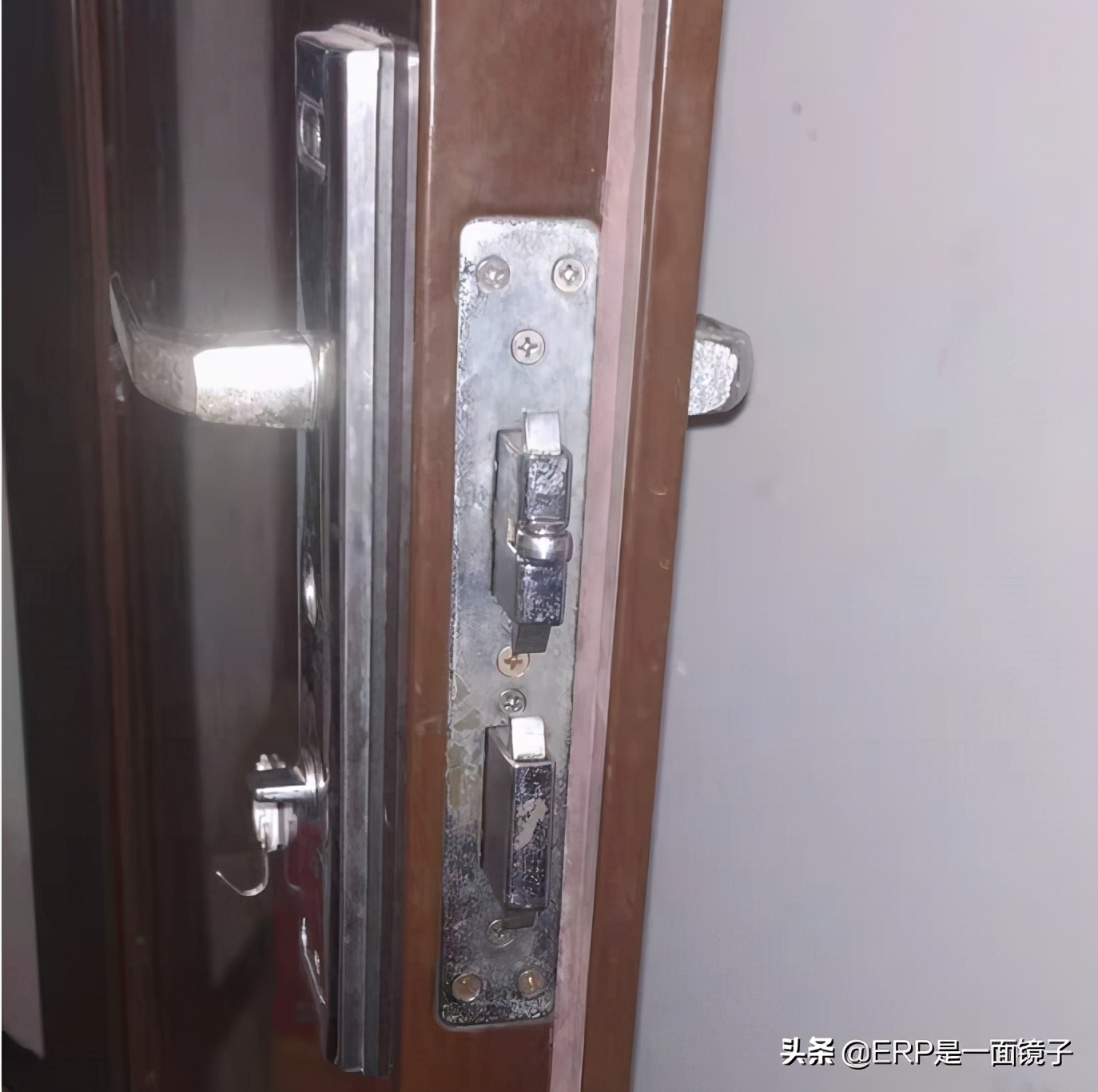 王力门锁更换指纹锁视频,王力门锁更换