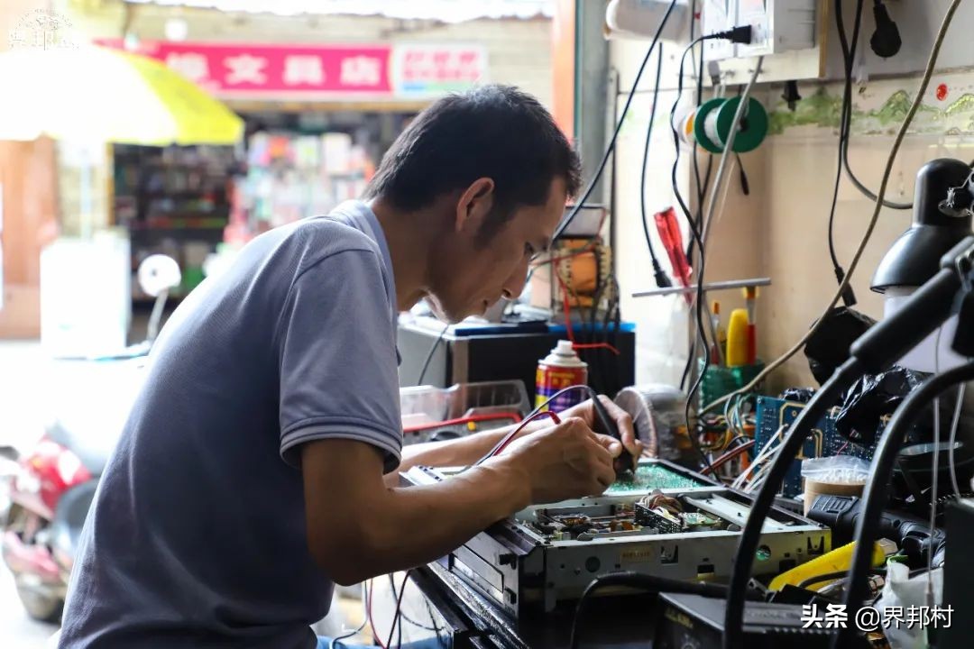 别小瞧这个二手音响店，有的是我们买不起的好宝贝，平时都藏着呢