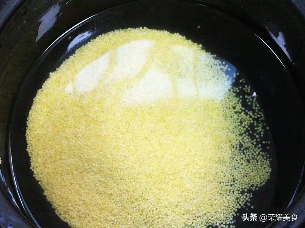 小米和大米一起煮粥的功效与作用,小米和燕麦片一起煮粥有什么好处