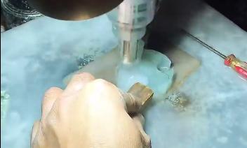 全是裂的沙枣青籽料,全是裂的珠宝