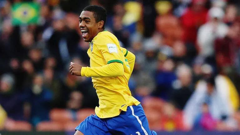 恒大请的千万年薪的经济专家是谁,被选上的足球天才