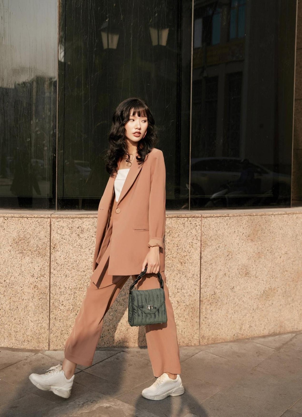 身材偏瘦干瘪女生夏季怎么穿,适合干瘦女生的穿搭