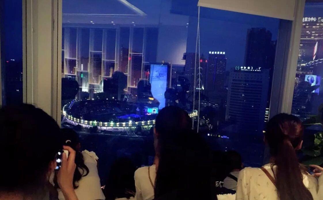 除了全兴队和演唱会,成都市体育中心还有四川人的绝版青春