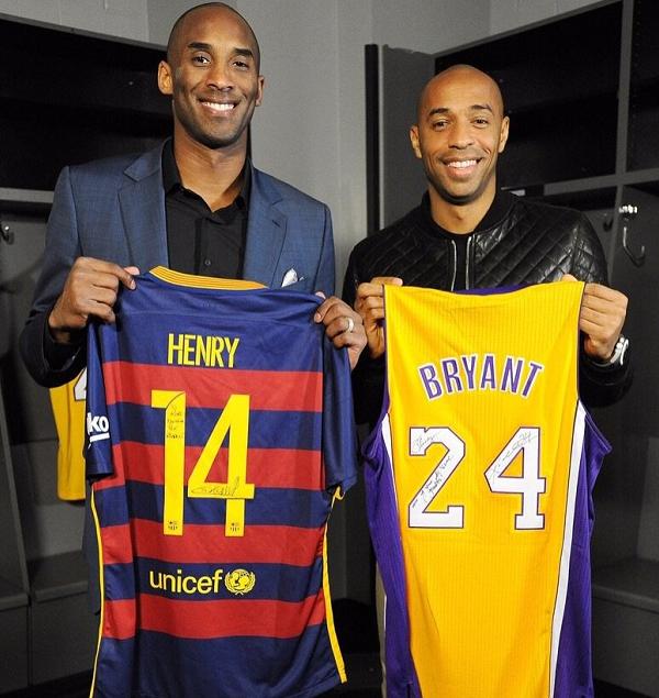 足球明星面对篮球明星,易建联姚明再度同框相互微笑感人