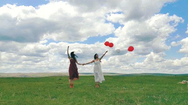 闺蜜旅游拍照片怎么摆动作,闺蜜旅游拍照姿势大全站姿