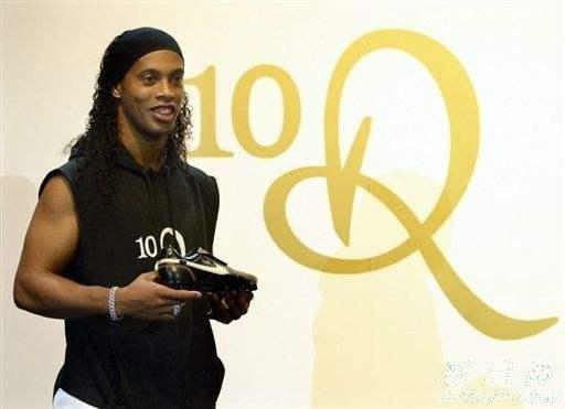 nike公认脚感最好的足球鞋,工欲善其事必先利其器训练