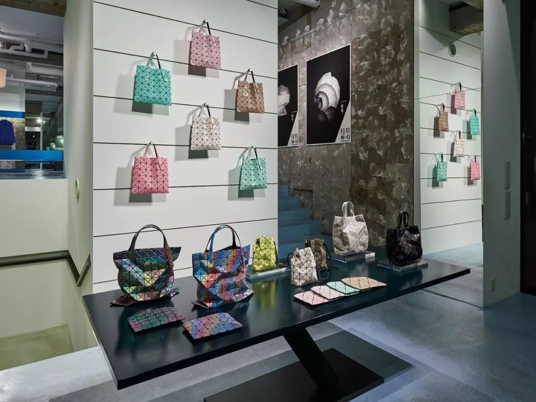 爱马仕不排队,爱马仕和lv哪个值得买