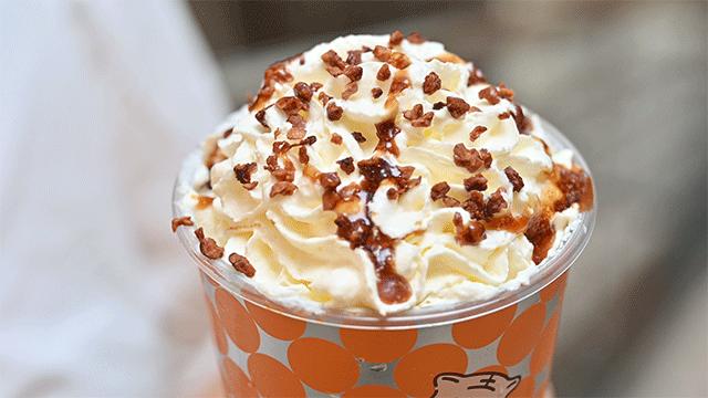 椰椰奶冻茶，会抖臀！1秒卖出1000+杯，有人开货拉拉来买…