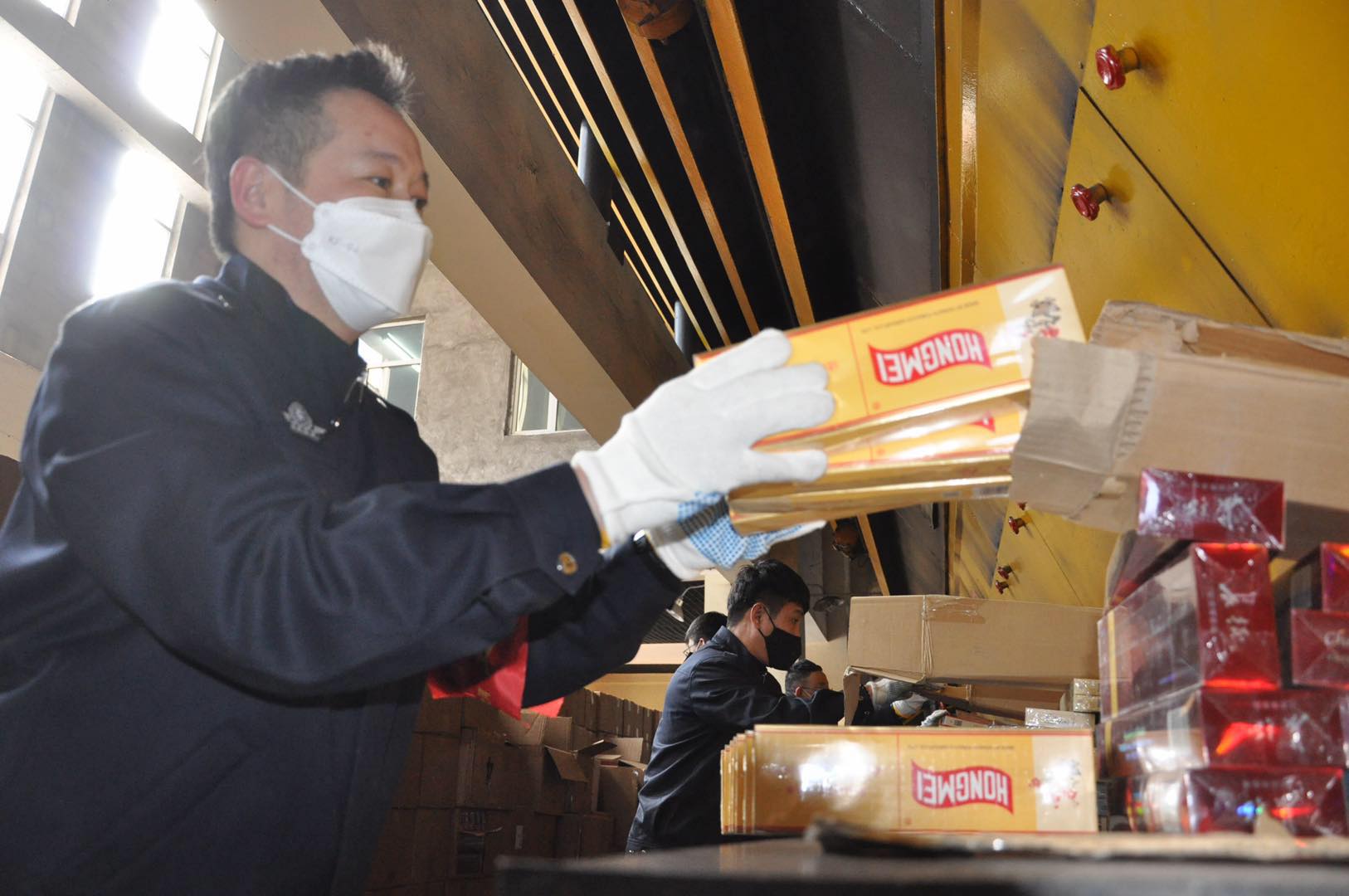 烟草局查获假烟是现场销毁吗,烟草局查到3条假烟会吊销烟证吗