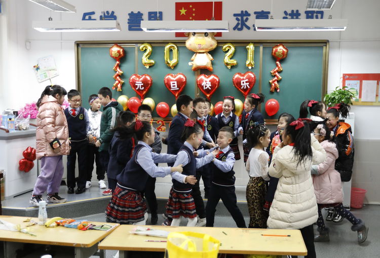 迎新“素质七彩艳  童年百花香”素成果活动在振兴路小学举行