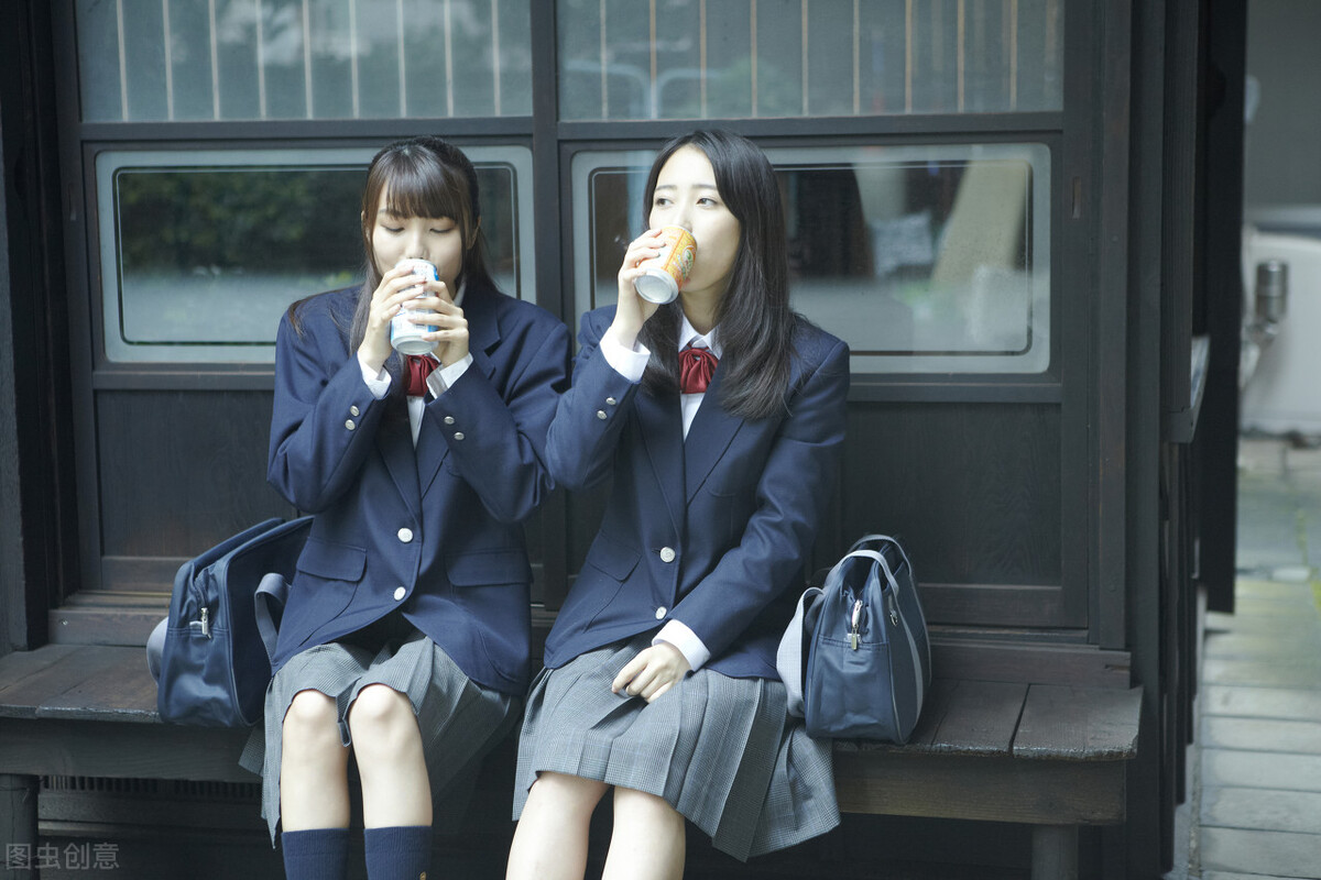 日本女人为什么喜欢穿裤袜,为什么日本女人喜欢穿长筒袜