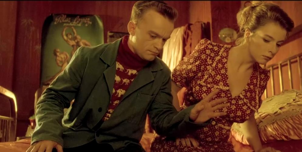 一部人吃人的荒诞喜剧，进了法国孙二娘的黑店，吃与被吃你没得选