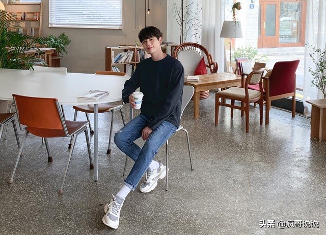 韩剧穿搭黑色上衣搭配图,跟着韩剧学穿搭中性