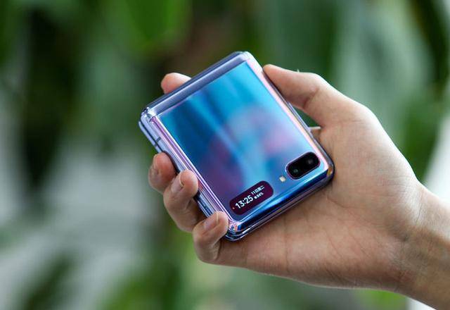 三星galaxyzflip拆屏,三星galaxyzflip新的屏幕有膜么