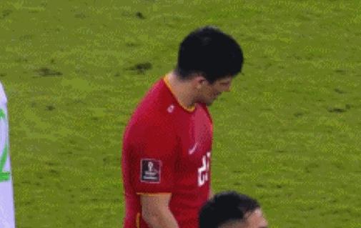 洛国富堪称国足天花板，6大数据全队第一，赛后还第一个道歉