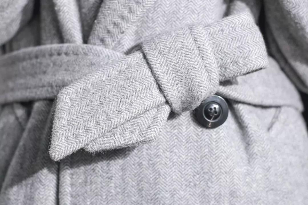 风衣后面的腰带怎么系才好看,风衣后面的腰带怎么系韩版