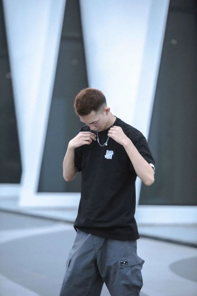 秘！陈冠希和神秘大佬一起拍的Vlog视频，深扒一下，手慢无