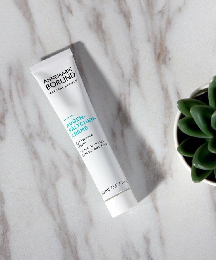 眼霜淡化黑眼圈正确使用方法,眼霜的正确使用方法去除黑眼圈