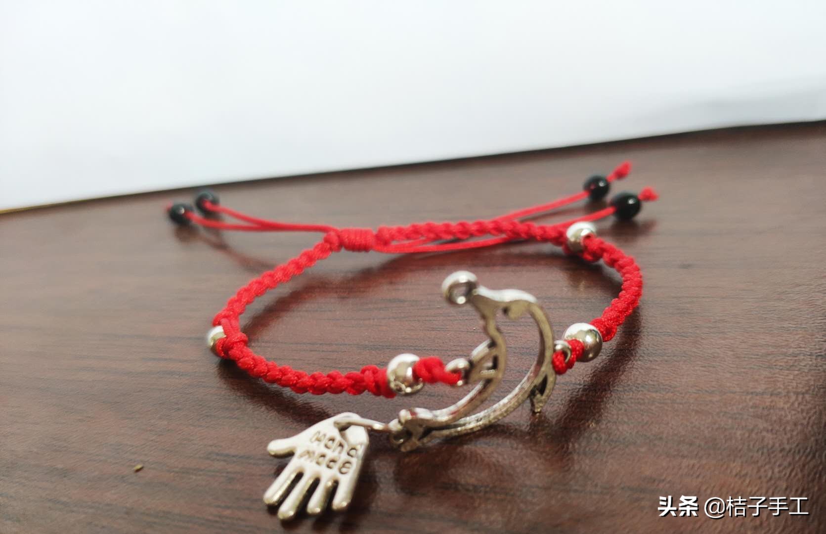 银饰弯管手链教程,足银双孔手链穿绳教程