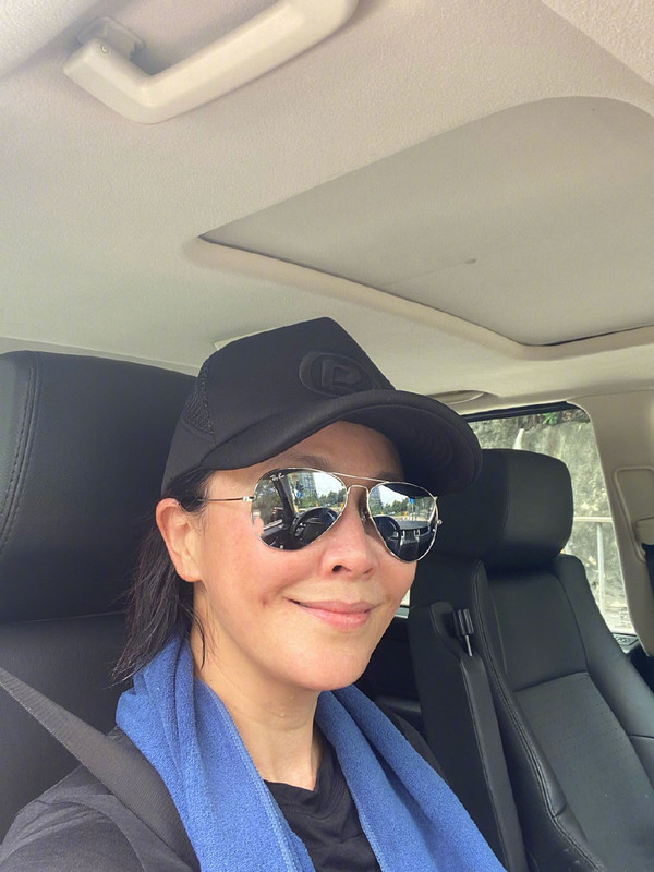 周润发谭咏麟爬山视频,周润发带群星爬山视频