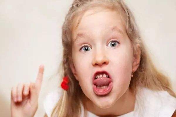 孩子骂妈妈滚还打妈妈该怎么教育,孩子对妈妈破口大骂