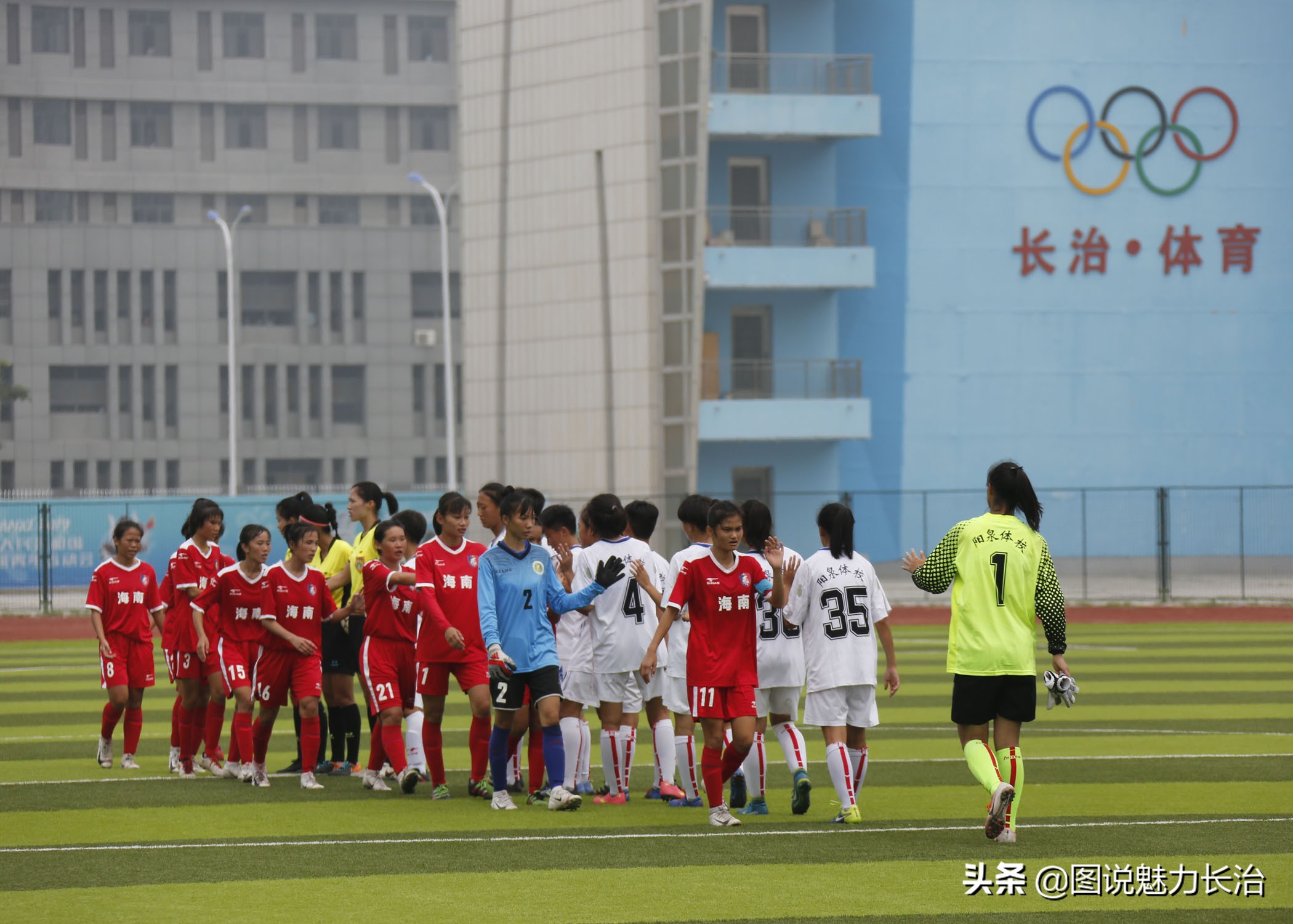 足球球员受伤瞬间,盘点足球比赛上的精彩瞬间